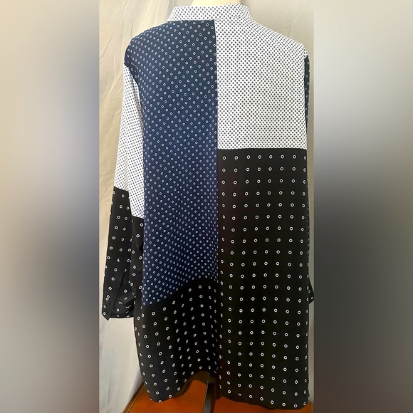 NWT ALFANI in 3X size tunic blouse in navy blue & white with hidden buttons - Picture 2 of 5